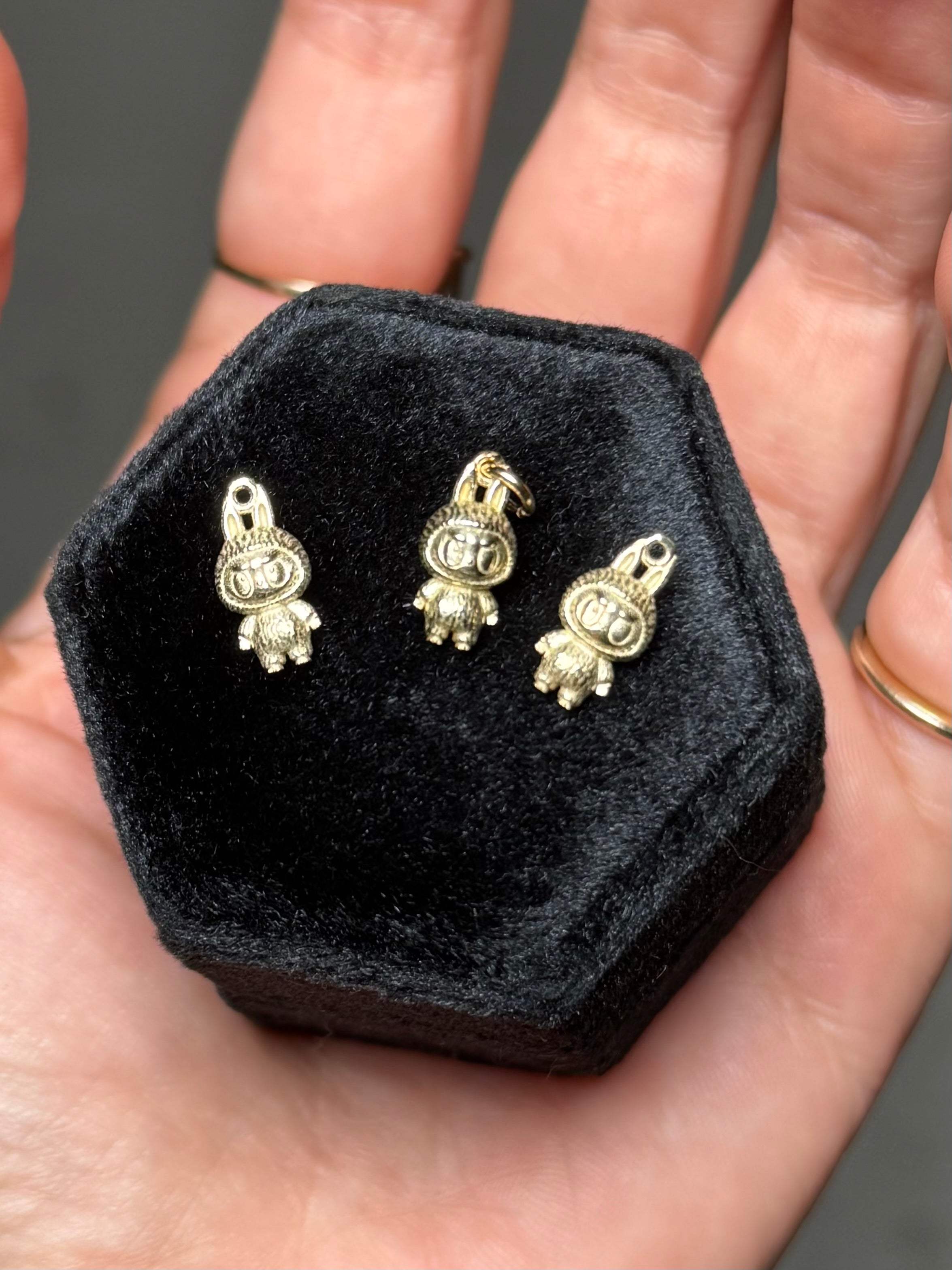 ✨Labewbew gold charm ✨