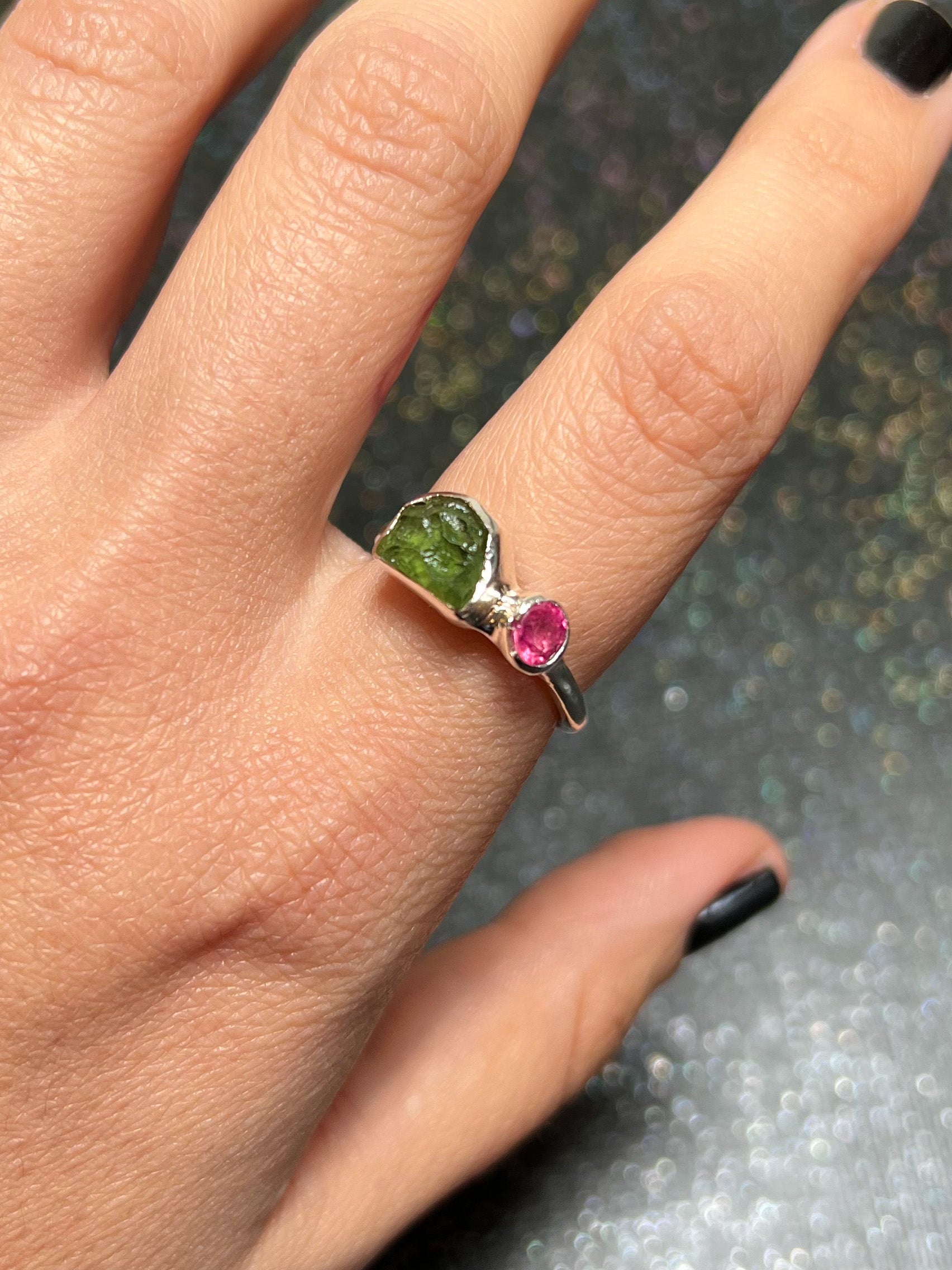 💚Raw moldavite & hot pink tourmaline ring💗